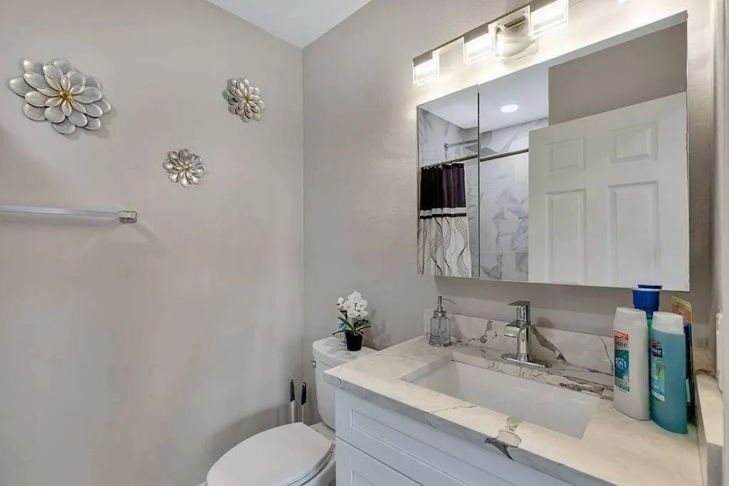 Willa Immaculate & Cozy Entire Heated Pool House Tampa