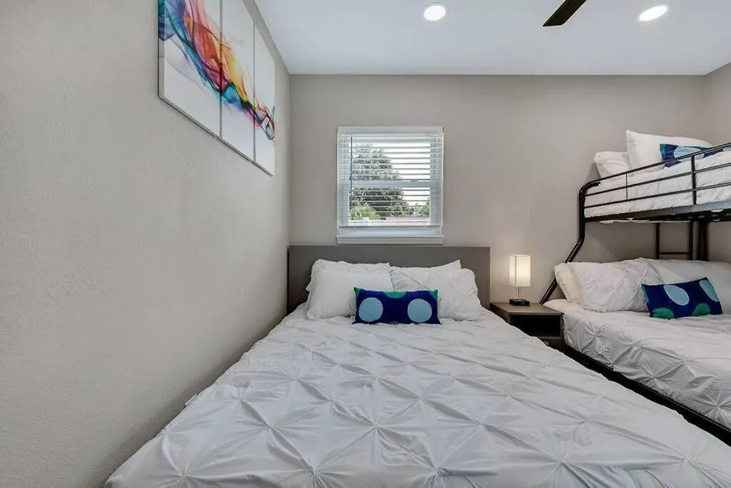 Willa Immaculate & Cozy Entire Heated Pool House Tampa