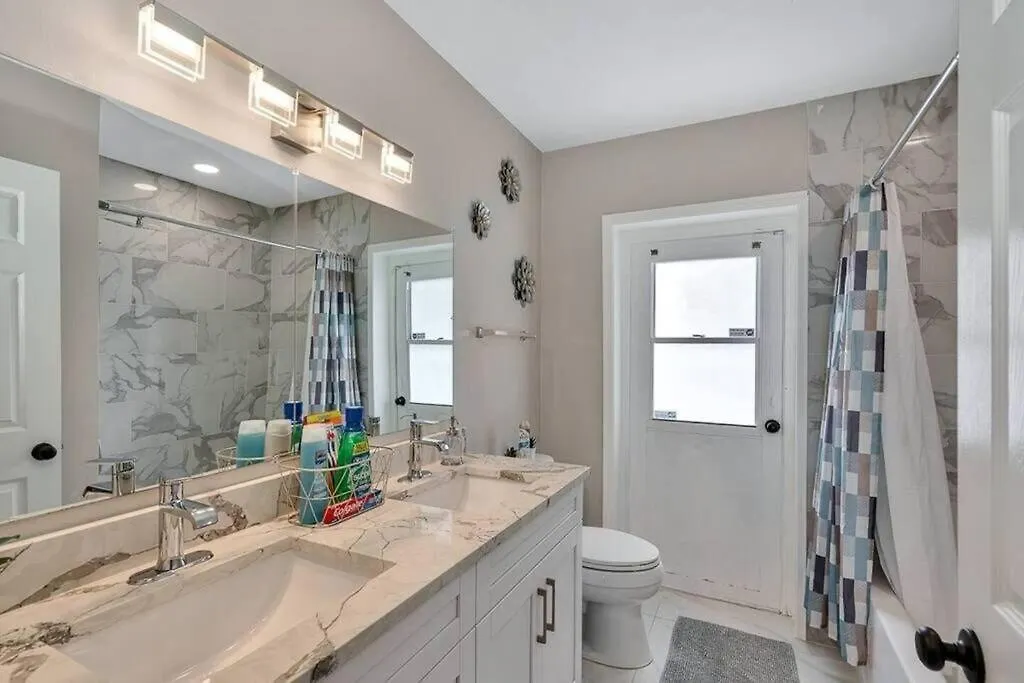 Willa Immaculate & Cozy Entire Heated Pool House Tampa