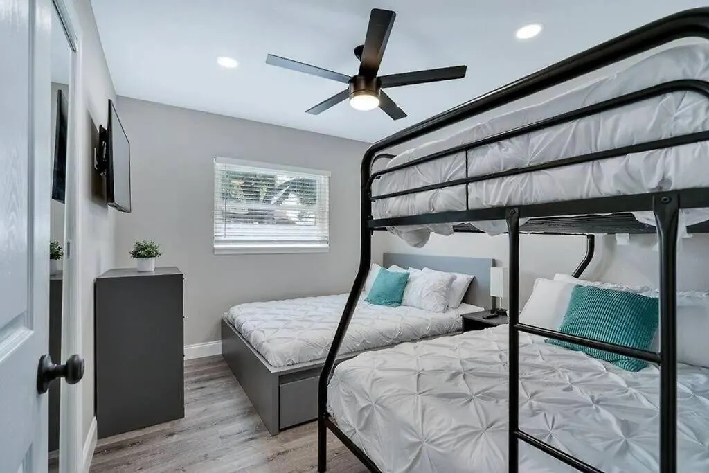 Dom wakacyjny Willa Immaculate & Cozy Entire Heated Pool House Tampa