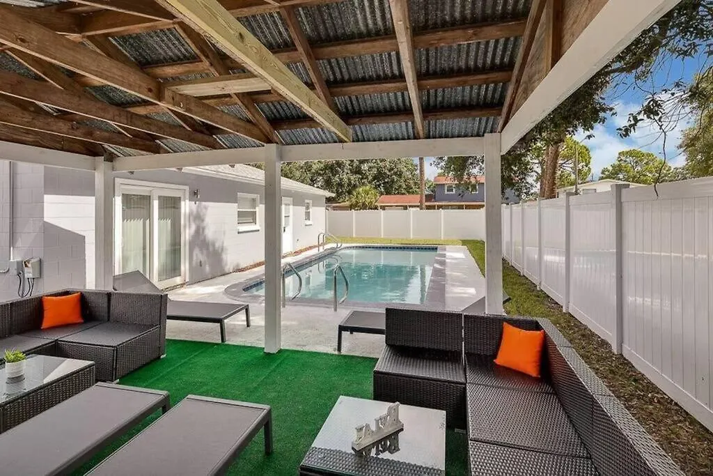 Willa Immaculate & Cozy Entire Heated Pool House Tampa