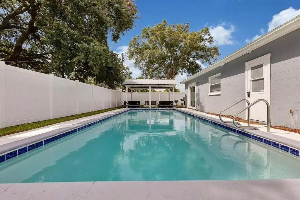 Willa Immaculate & Cozy Entire Heated Pool House Tampa Dom wakacyjny