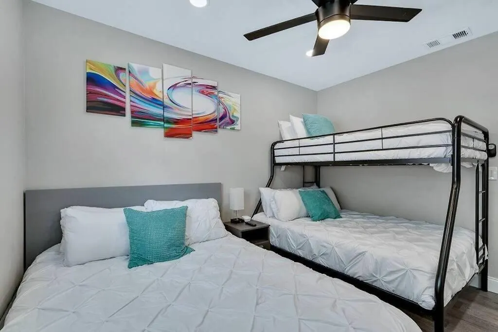 Willa Immaculate & Cozy Entire Heated Pool House Tampa